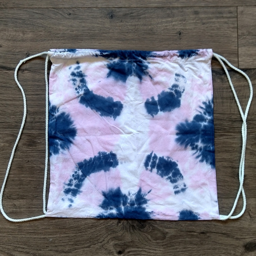 Tie-dye drawstring bag